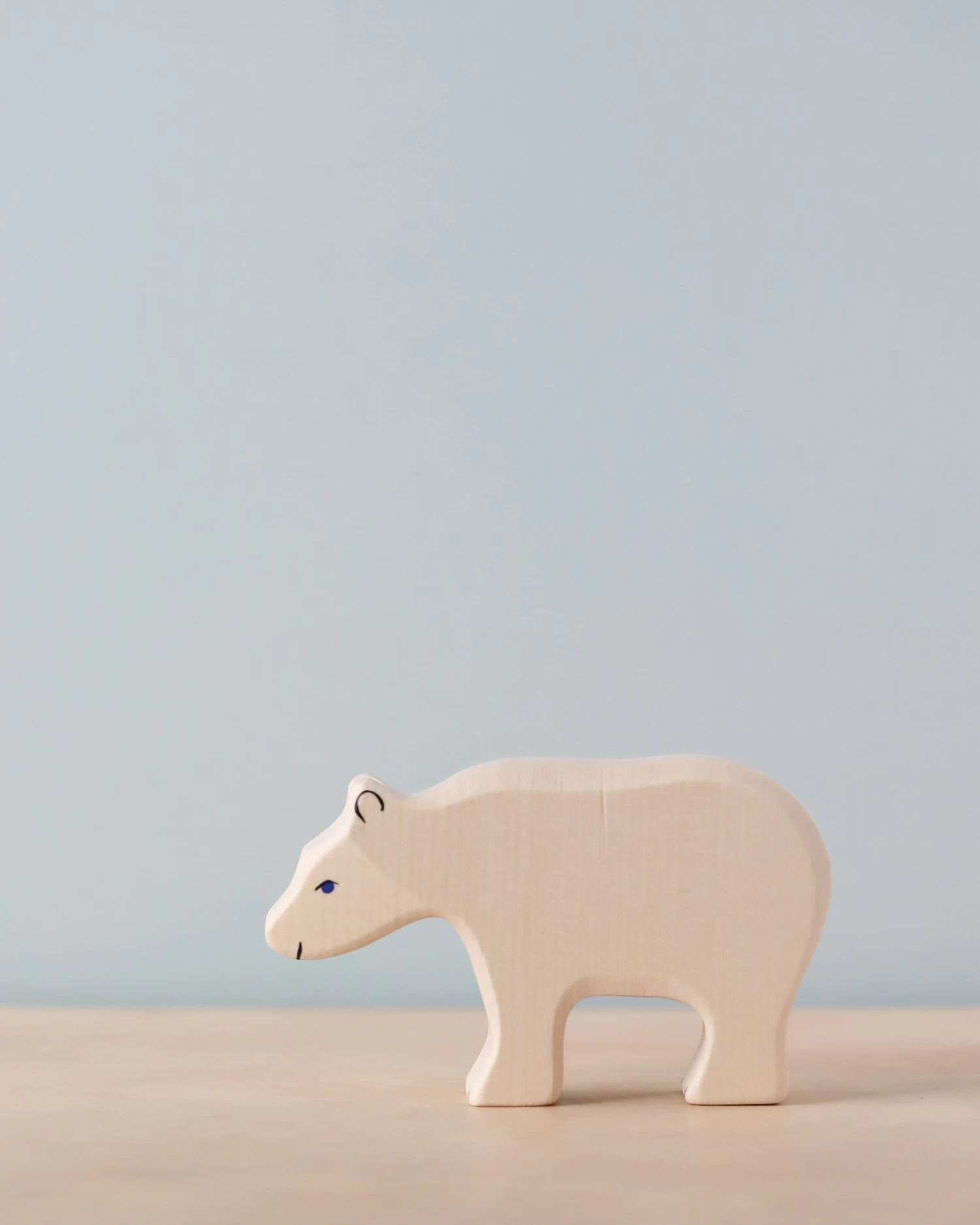 Holztiger Polar Bear, Feeding