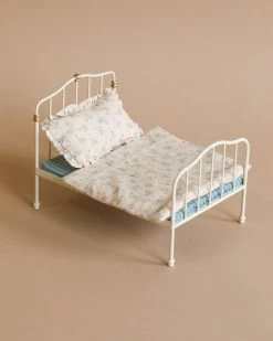 Maileg Bed, Parent Mouse - Off White